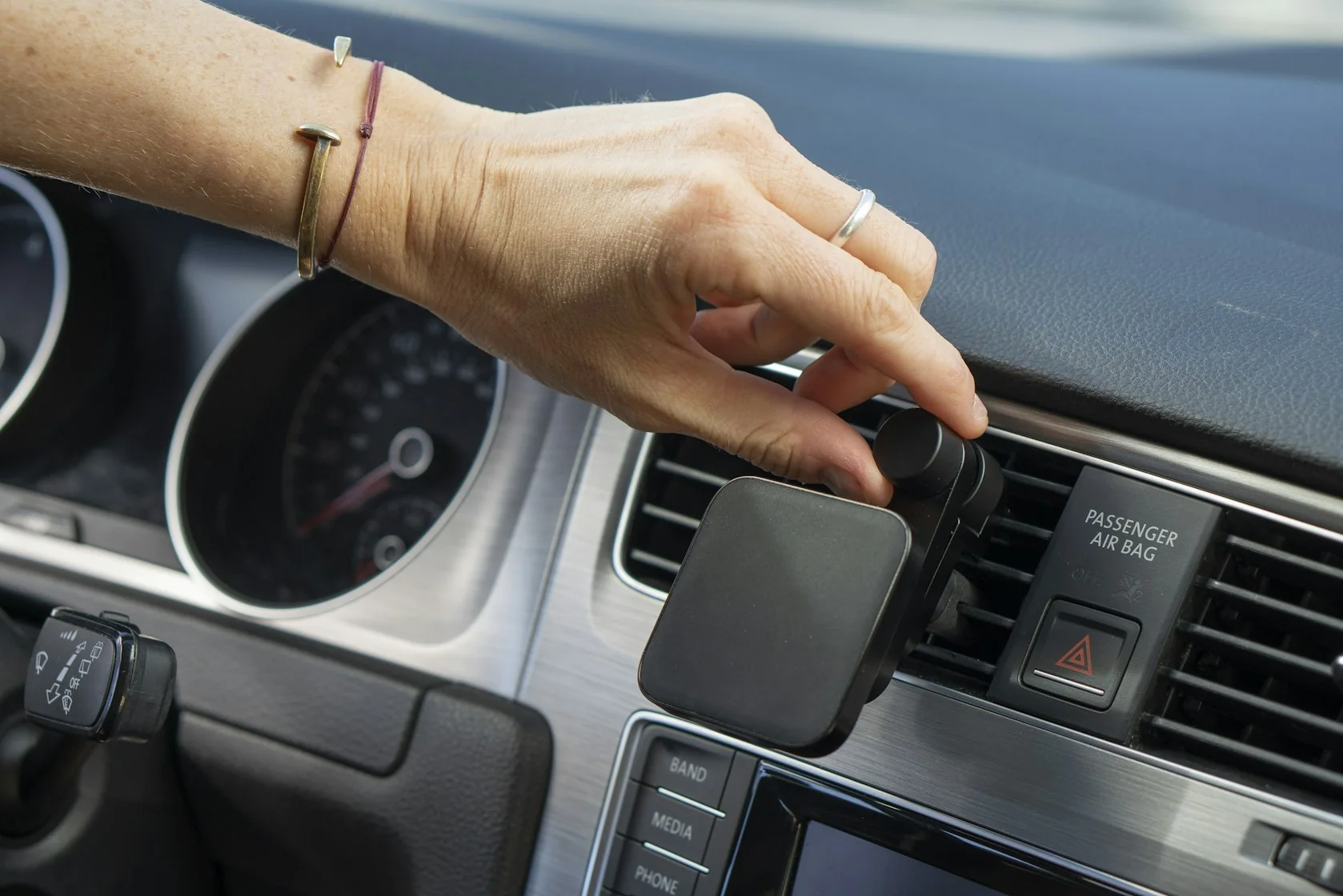 CarMount Adapter / Vent / Charging - Black