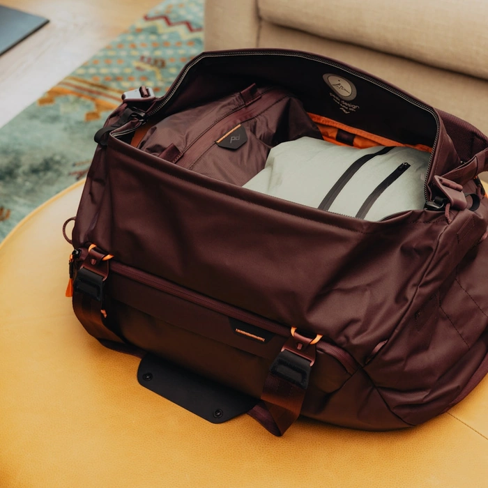 Travel Duffel 35L Eclipse with packing cubes inside