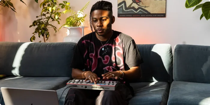 akai-akai-mpk-mini-4-siyah-25-tus-midi-klavye-akai-mpk-mini-4-siyah-25-tus-midi-klavye-asimetrik-e-ticaret-görsel1