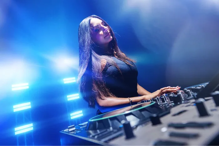 denon-dj-prime-4-g2-profesyonel-dj-controller-asimetrik-e-ticaret-görsel1