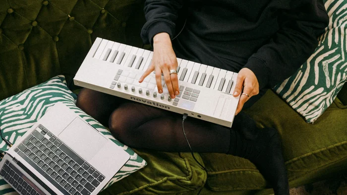 novation-launchkey-25-mk4-midi-klavye-launchkey-25-mk4-midi-klavye-asimetrik-e-ticaret-görsel3