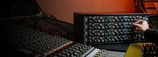 ssl-revival-4000-jensen-trafolu-mikrofon-preamp-b-series-de-esser-ve-brown-black-knob-4-bant-eq-ile-ikonik-4000-konsol-tonunu-1u-rack-te-yakalayin-asimetrik-e-ticaret-görsel3