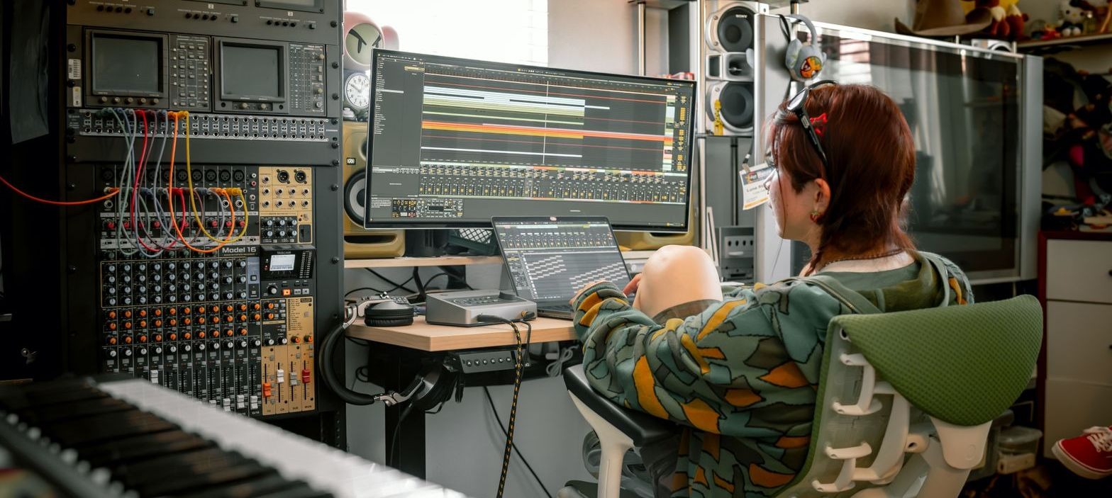 universal-audio-volt-2-max-yeni-nesil-32-bit-192-khz-10-giris-4-cikis-usb-c-ses-karti-volt-2-max-yeni-nesil-32-bit-192-khz-10-giris-4-cikis-usb-c-ses-karti-asimetrik-e-ticaret-görsel4